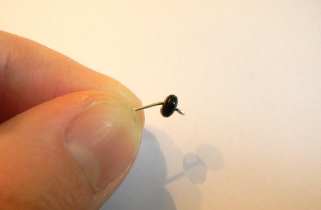 Boucles d’oreilles en plastique fou – Tutoriel