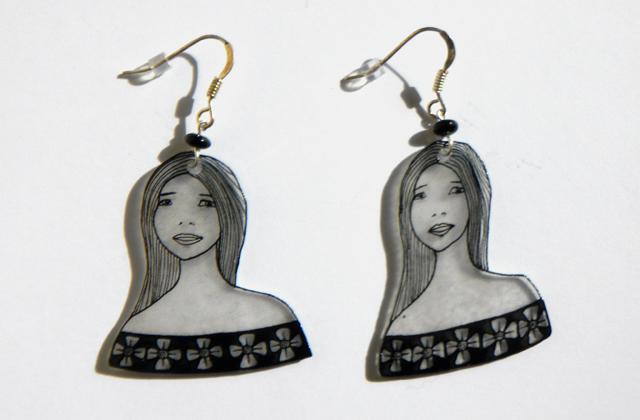 Boucles d’oreilles en plastique fou – Tutoriel
