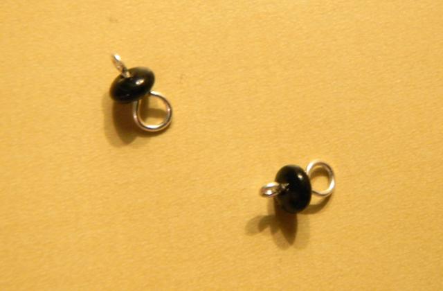 Boucles d’oreilles en plastique fou – Tutoriel