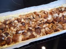 P1110597 (Medium) TARTE FINE AUX SHITAKES & AUX NOIX