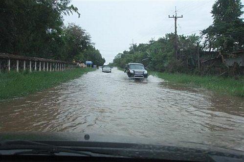 18 septembre 2011: Udonthani, innondations à Nong Sam Rong. DSCF0074 (Small)