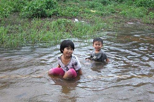 18 septembre 2011: Udonthani, innondations à Nong Sam Rong. DSCF0084 (Small)