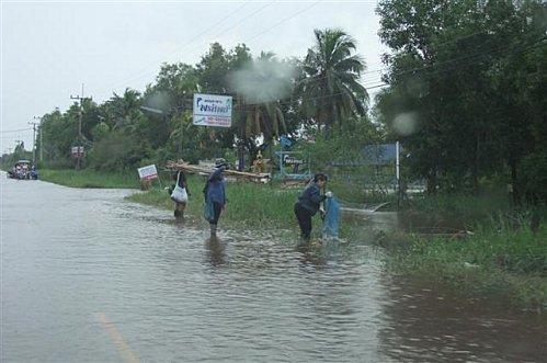 18 septembre 2011: Udonthani, innondations à Nong Sam Rong. DSCF0077 (Small)
