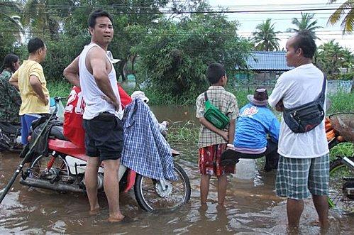 18 septembre 2011: Udonthani, innondations à Nong Sam Rong. DSCF0079 (Small)