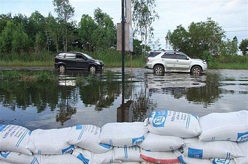 18 septembre 2011: Udonthani, innondations à Nong Sam Rong. DSCF0105 (Small)