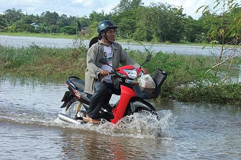 18 septembre 2011: Udonthani, innondations à Nong Sam Rong. DSCF0090