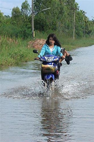 18 septembre 2011: Udonthani, innondations à Nong Sam Rong. DSCF0108 (Small)