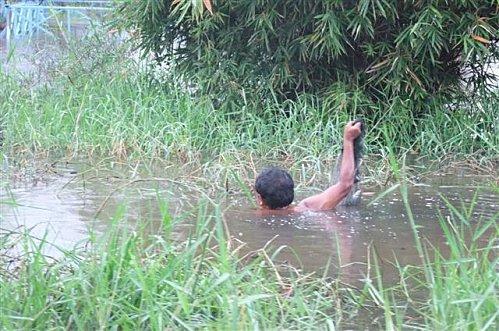 18 septembre 2011: Udonthani, innondations à Nong Sam Rong. DSCF0078 (Small)