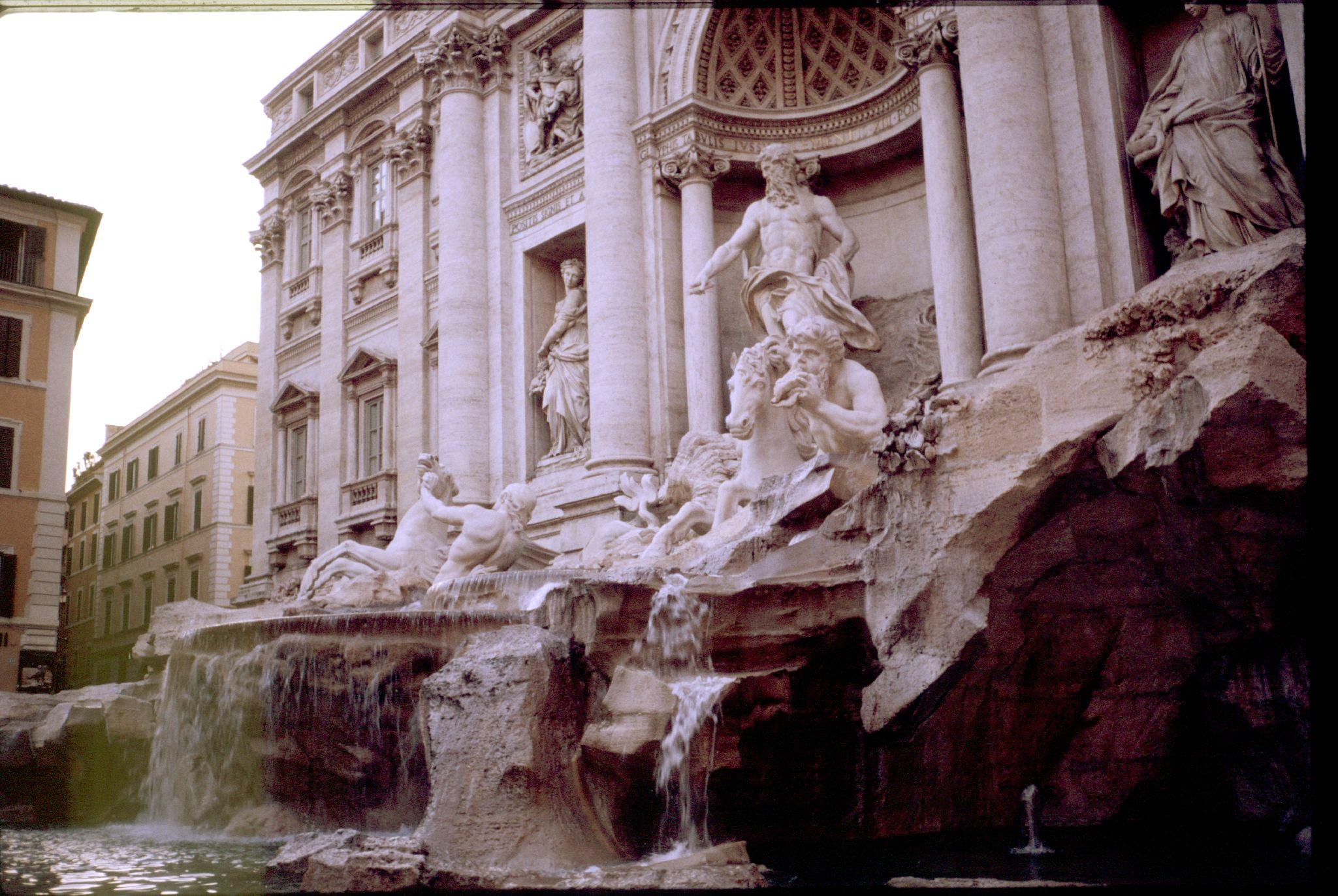 L'argent de la fontaine de Trévi b5architecture_exteriors073