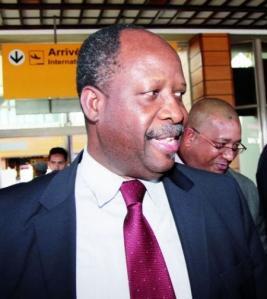 Leonardo Simao Pas fous ces africains : l’Afrique aux « africains », les iles aux « iliens »