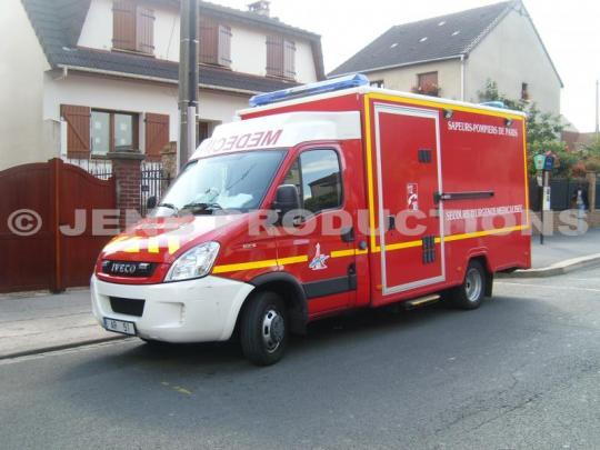 Incendie rue Carnot à Noisy-le-Sec 23 septembre 2011|© E. Nicolau / JENB Productions Sur place : Important incendie d'appartement à Noisy-le-Sec