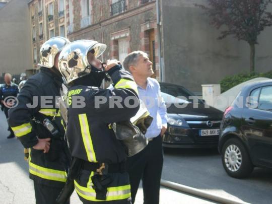Incendie rue Carnot à Noisy-le-Sec 23 septembre 2011|© E. Nicolau / JENB Productions Sur place : Important incendie d'appartement à Noisy-le-Sec