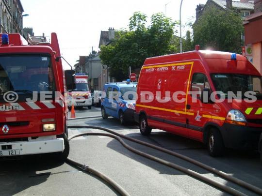 Incendie rue Carnot à Noisy-le-Sec 23 septembre 2011|© E. Nicolau / JENB Productions Sur place : Important incendie d'appartement à Noisy-le-Sec