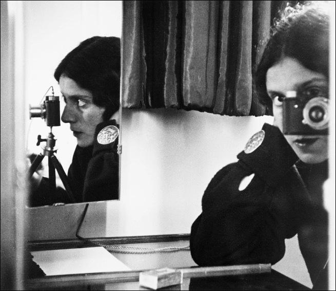 Ilse-Bing-Self-Portrait-in-Mirrors-1931 La photographe « Nouvelle femme »
