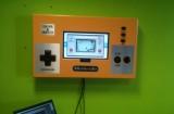 mounting at customer 2 1024x768 160x105 Une Game & Watch géante : jouer pour patienter
