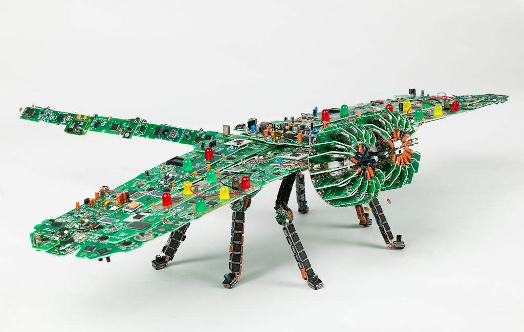 dragonfly circuits imprimés De la sculpture en circuits imprimés