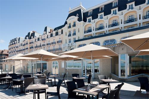 terrasse-Grand-hotel-de-cabourg-hoosta-magazine-paris