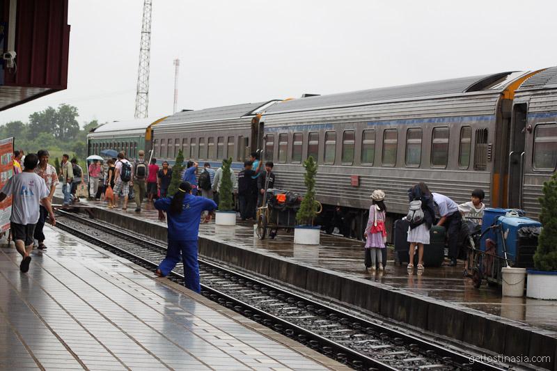 laos train