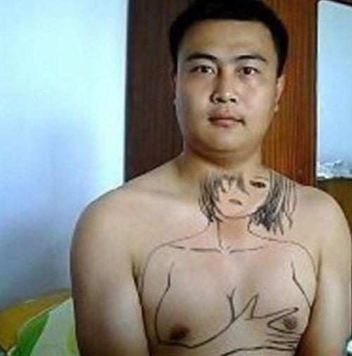photo humour insolite homme dessin femme poitrine