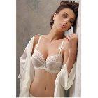 Une note d'espièglerie Tout léger, soutien-gorge « Émotion », 80 €, Wacoal.