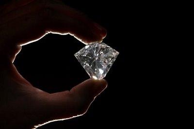 DIAM'ACTU : Un diamant incolore de 101 carats aux enchères à Hong-Kong en mai