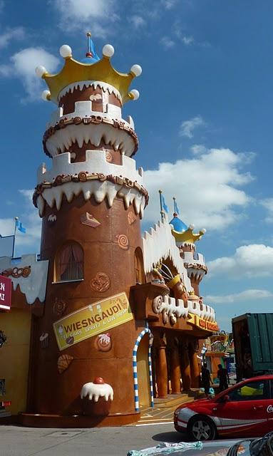 Un kitsch de bande dessinée dans le ciel de l'Oktoberfest