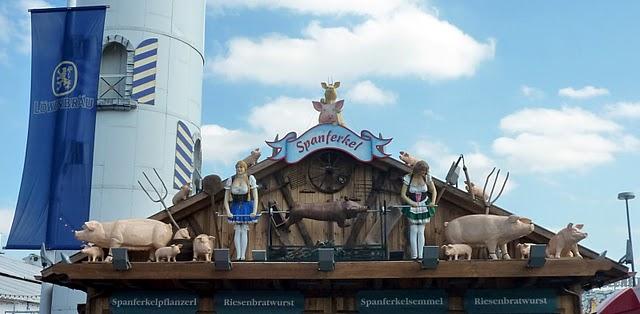 Un kitsch de bande dessinée dans le ciel de l'Oktoberfest