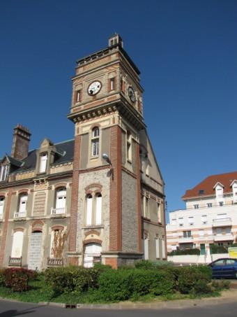Passé l’estuaire 110928 Passé estuaire (usine beffroi).jpg