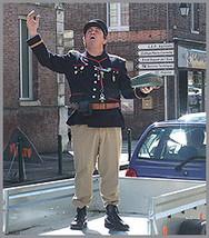 RUE DE MAINVILLE, LES VENDANGES AUJOURD'HUI DANS LA VILLE. IMF_COL_4416_1316187238_Art-de-rue-Garde-champetre.jpg