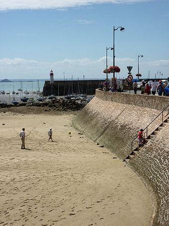 LES POULETTES A ERQUY (22) Erquy83