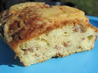 CAKE de la semaine : Cake Normand: Camembert, lardons, et champignons