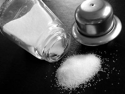 dangers de consommer trop de sel sur le cerveau