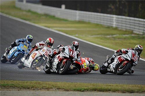 GP-2011-10-02-rossi_crash_motegi2.jpg
