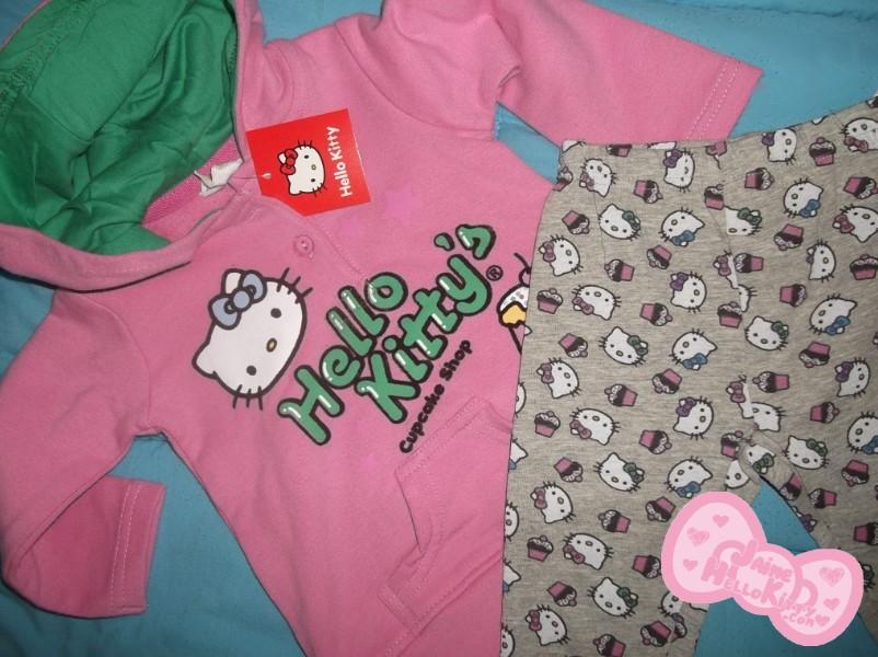 Moi aussi j'aime offrir des cadeaux Hello Kitty http://www.jaimehellokitty.com/images/articles0010/lilahellokitty.jpg