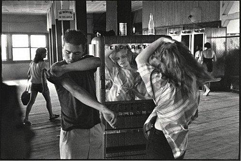 Brooklyn teen gang, 1959 Mirror-520x346