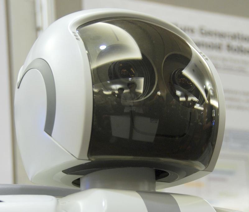 asimo L’humanoïde ASIMO de Honda vous imite pour la bonne cause