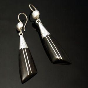Petites nouveautés d'automne : Passer'ailes, Karuni, la Vie devant Soie, Soieries du Mékong, l'Esprit Crafteuse ... boucles_d_oreilles_touareg_en_argent_et_ebene_longues_filigranes