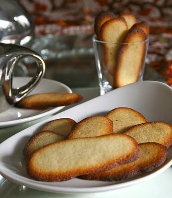 LANGUES DE CHAT À LA VANILLE LANGUES DE CHAT À LA VANILLE