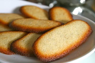 LANGUES DE CHAT À LA VANILLE LANGUES DE CHAT À LA VANILLE