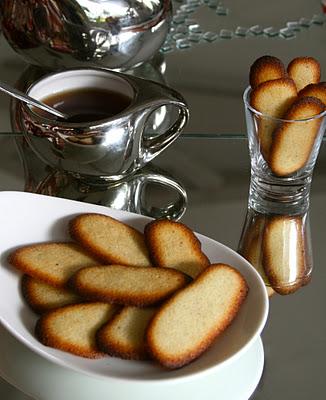 LANGUES DE CHAT À LA VANILLE LANGUES DE CHAT À LA VANILLE