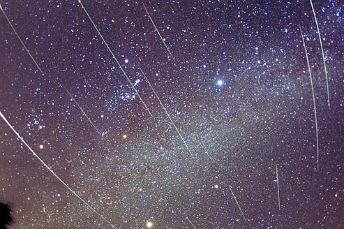 Les étoiles seront dans le ciel ce soir, à ne pas manquer.... Le phénomène des «draconides» sera visible samedi soir en France et devrait connaître un pic à 19 heures et 22 heures.