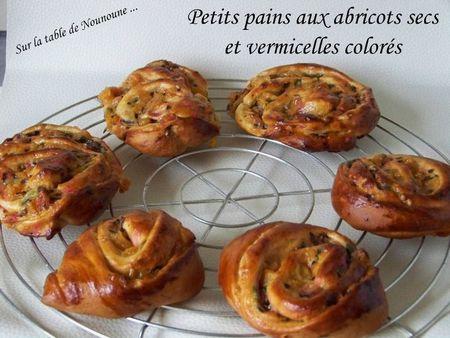 Petits pains aux raisins / Petits pains aux abricots Petits pains aux abricots secs