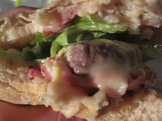 Plat: Burger Savoyard et Pommes de Terres sautées à l'ail, basilic et persil