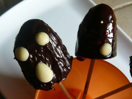 Pop banane chocolat : pré-halloween ? sucette banane chocolat (7)
