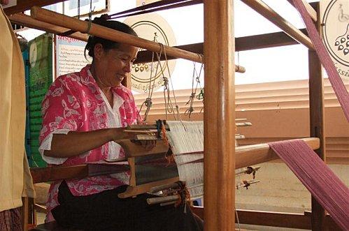 12 octobre 2011: Udonthani. Ban Na Kha. 2eme Festival du tissu DSCF0144 (Medium)