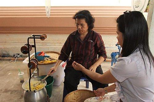 12 octobre 2011: Udonthani. Ban Na Kha. 2eme Festival du tissu DSCF0148 (Medium)-copie-1