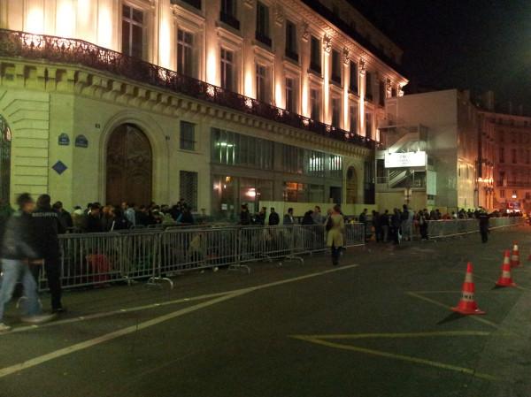 iPhone 4S: Une foule de passionnés attendait devant Apple Store d’Opéra