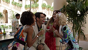 Critiques Séries : Charlie's Angels. Saison 1. Episode 4. Angels in Chains. vlcsnap-2011-10-14-19h21m32s53.png