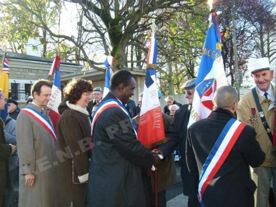 Des élus de Noisy-le-sec le 11 novembre 2008|© Archives JENB Productions A deux jours d'un scrutin : Peut-on filmer ou photographier dans un bureau de vote ?