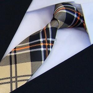 cravate étroite écossaise
